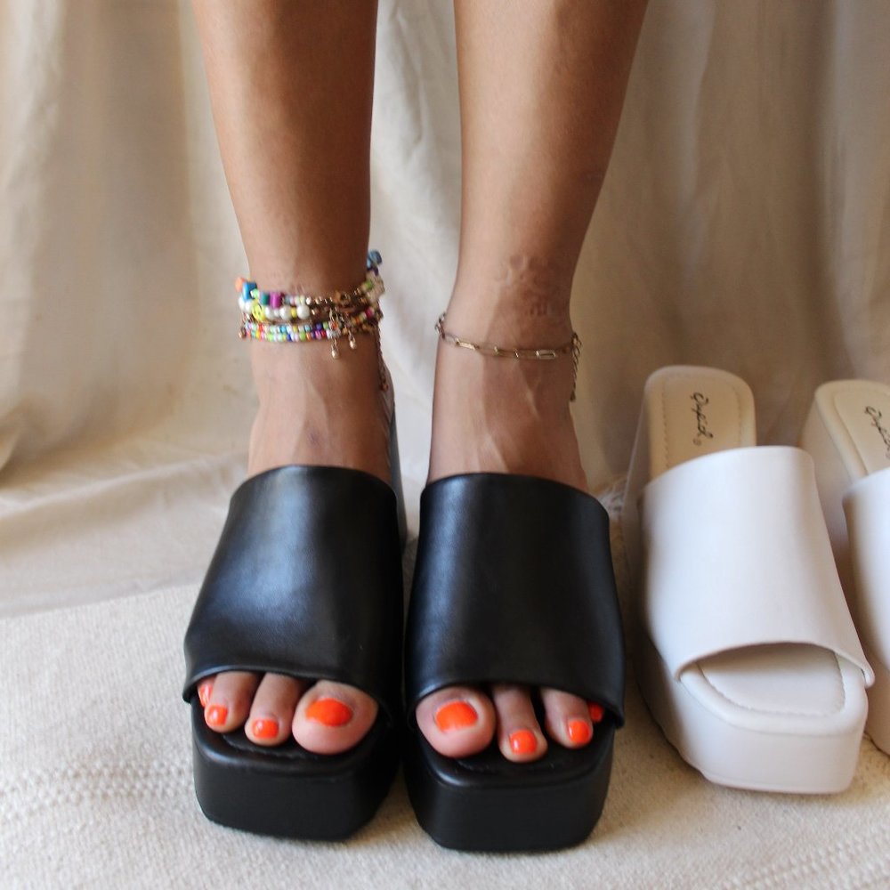 🚨LAST PAIR// Black Platform Wedge Mule - Picture 7 of 16